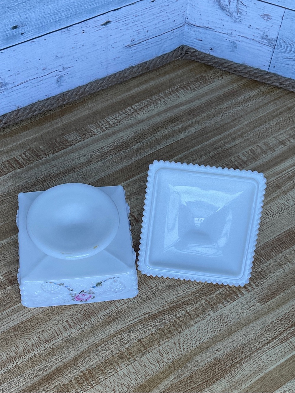 Vintage Westmoreland White Milk Glass Trinket Box with Pink Rose - Picture 4 of 8